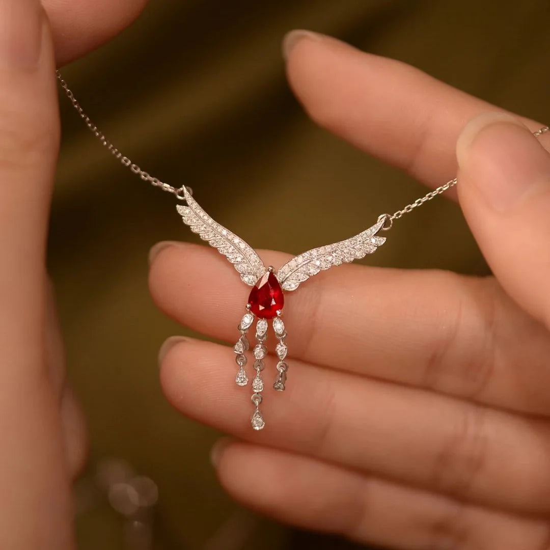 Kadınlar için lüks ve gösterişli kırmızı değerli taşlı kolye, 925 ayar gümüş, pırlanta işlemeli kanat şeklinde zincir kolye, zarif düğün takısı.